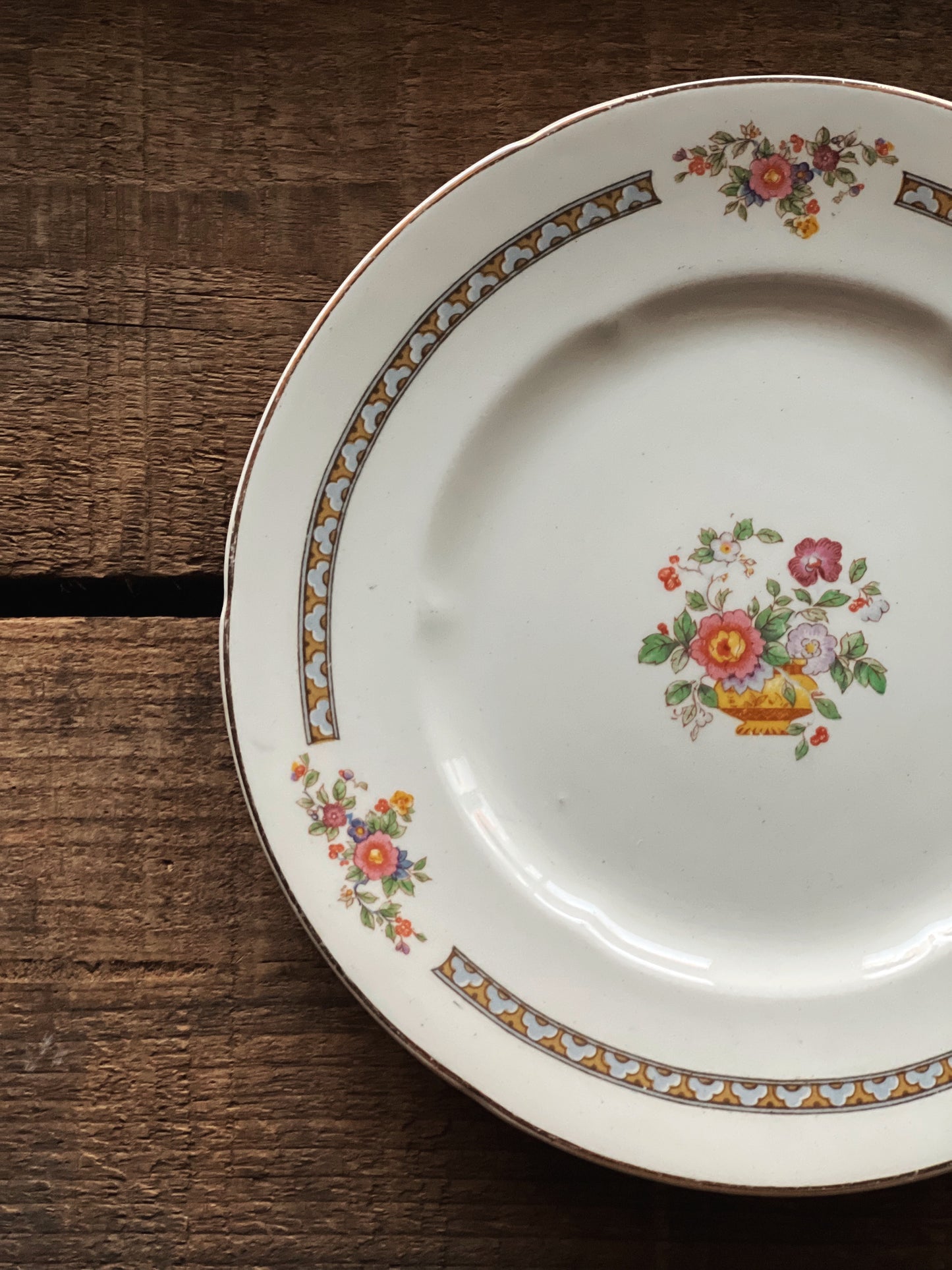 Rare Antique WH Grindley Chelsea Ivory Torbay Bread and Butter Plate