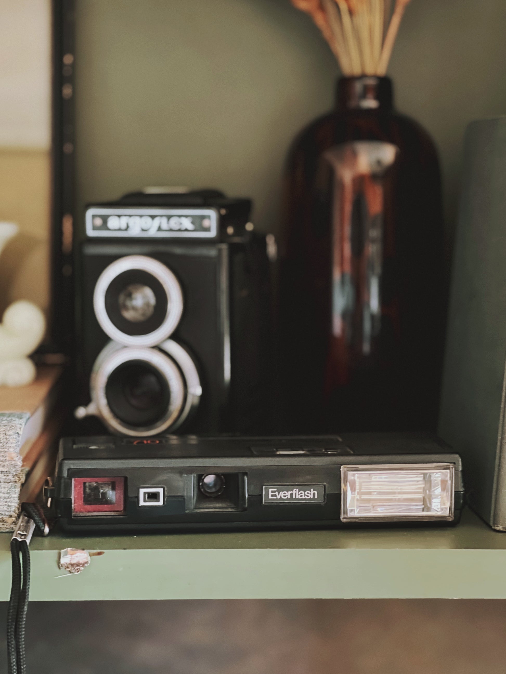 Vintage Berkey Keystone Everflash Pocket Camera