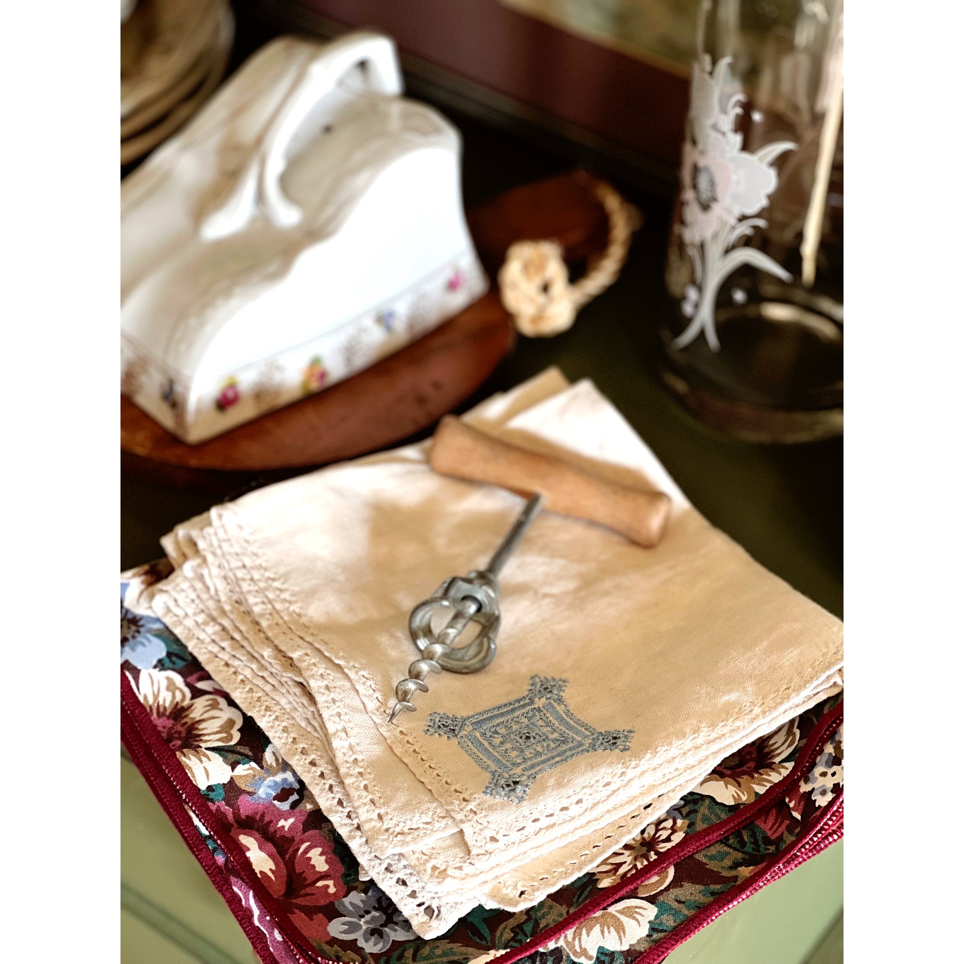 Vintage Set of 4 Linen Embroidered Cocktail Napkins