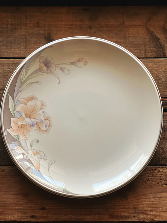 purple floral Aventura dinner plate