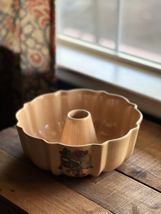 vintage yellow ceramic bundt pan 