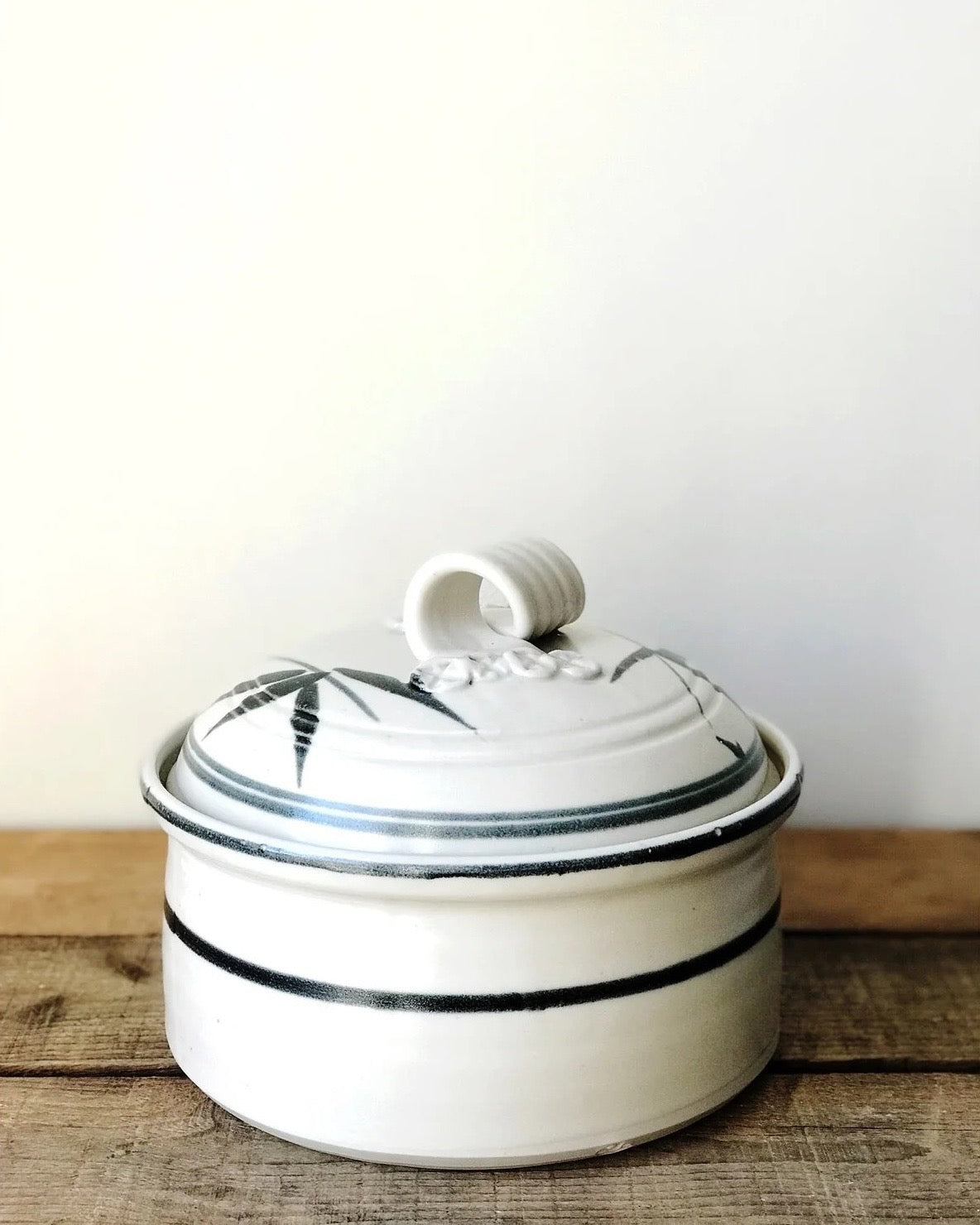 vintage stoneware baker with lid and hunter green design