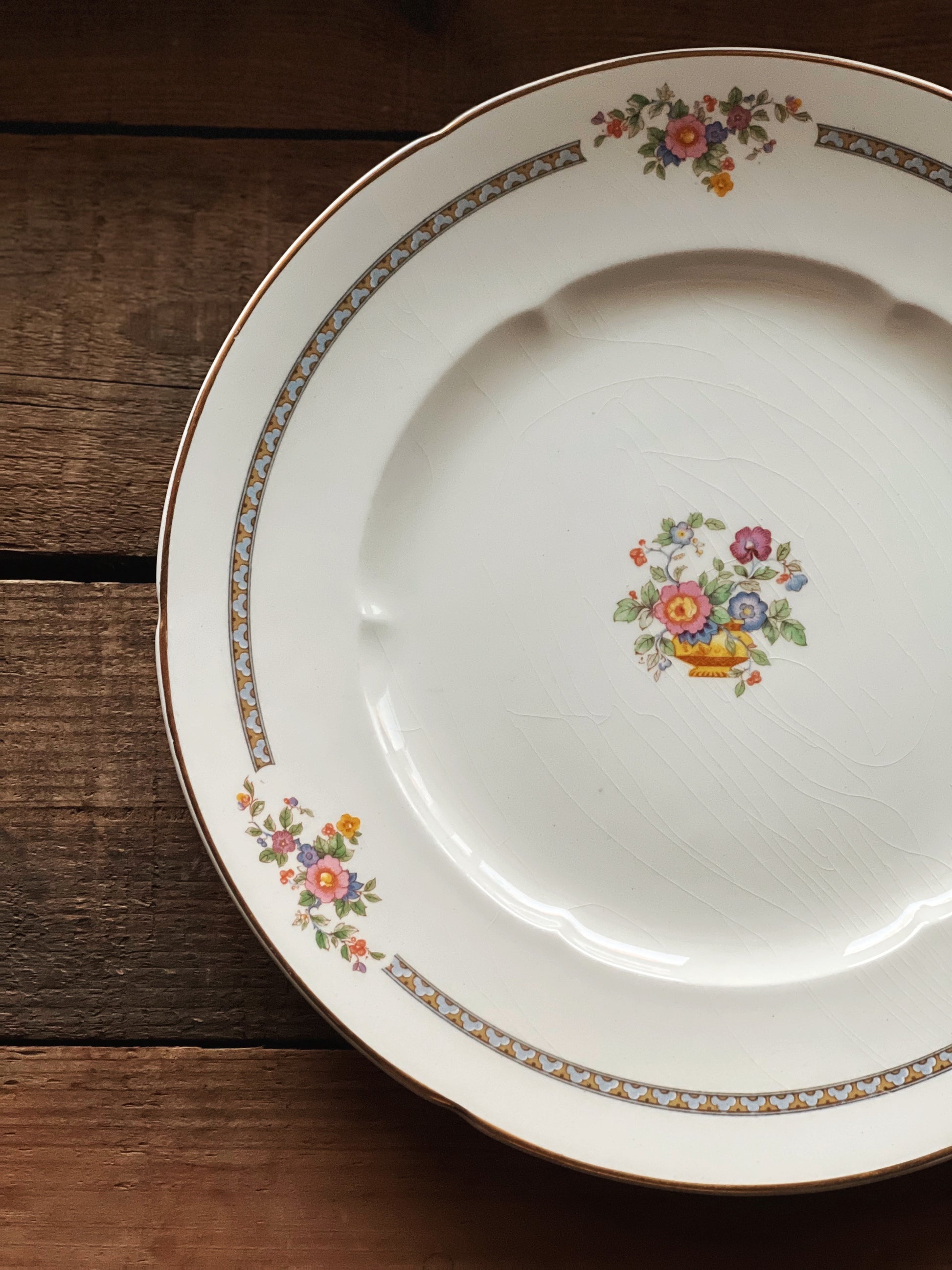 Rare Antique WH Grindley Chelsea Ivory Torbay Dinner Plate