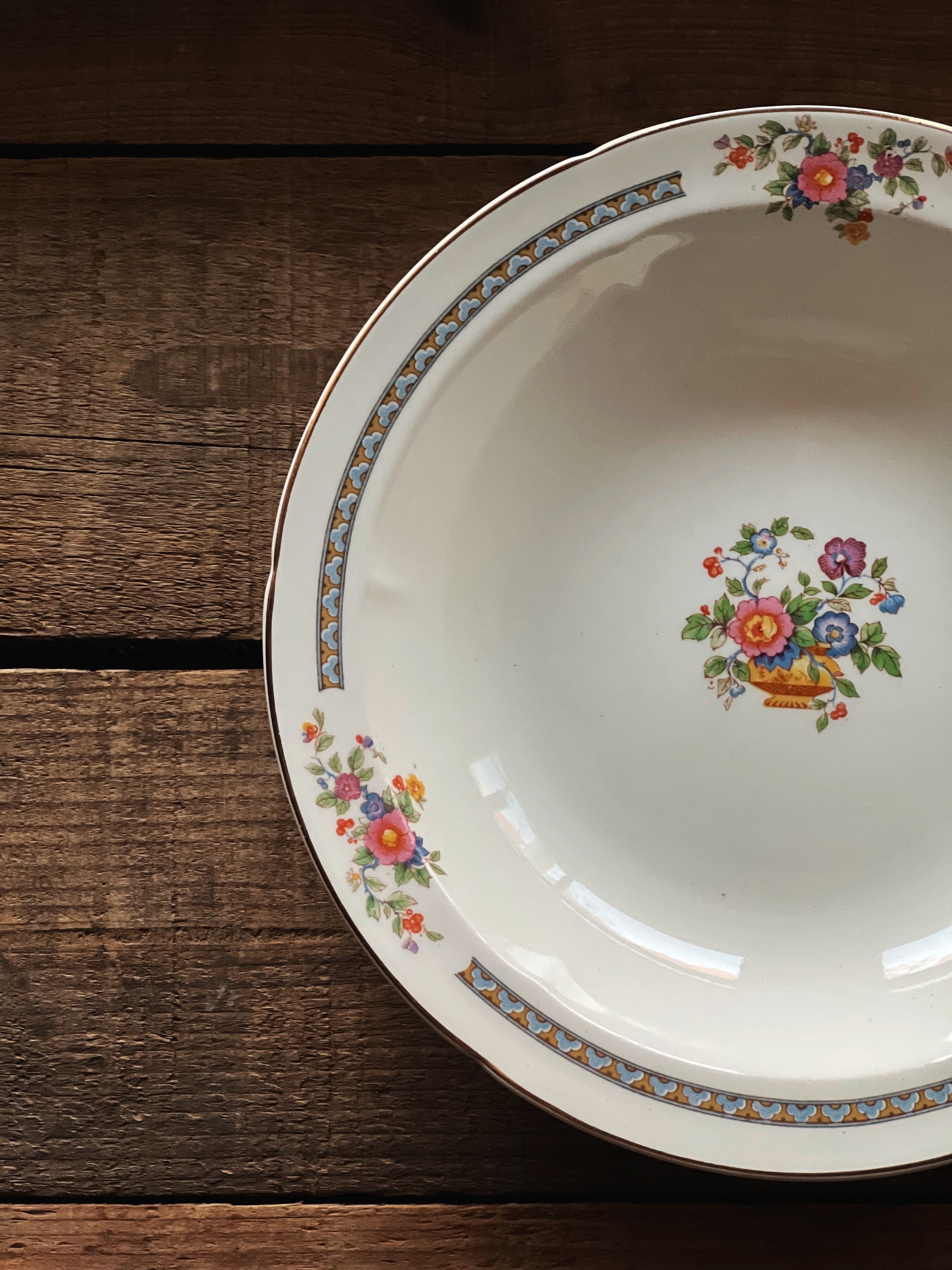 Rare Antique WH Grindley Chelsea Ivory Torbay Rimmed Soup Bowl