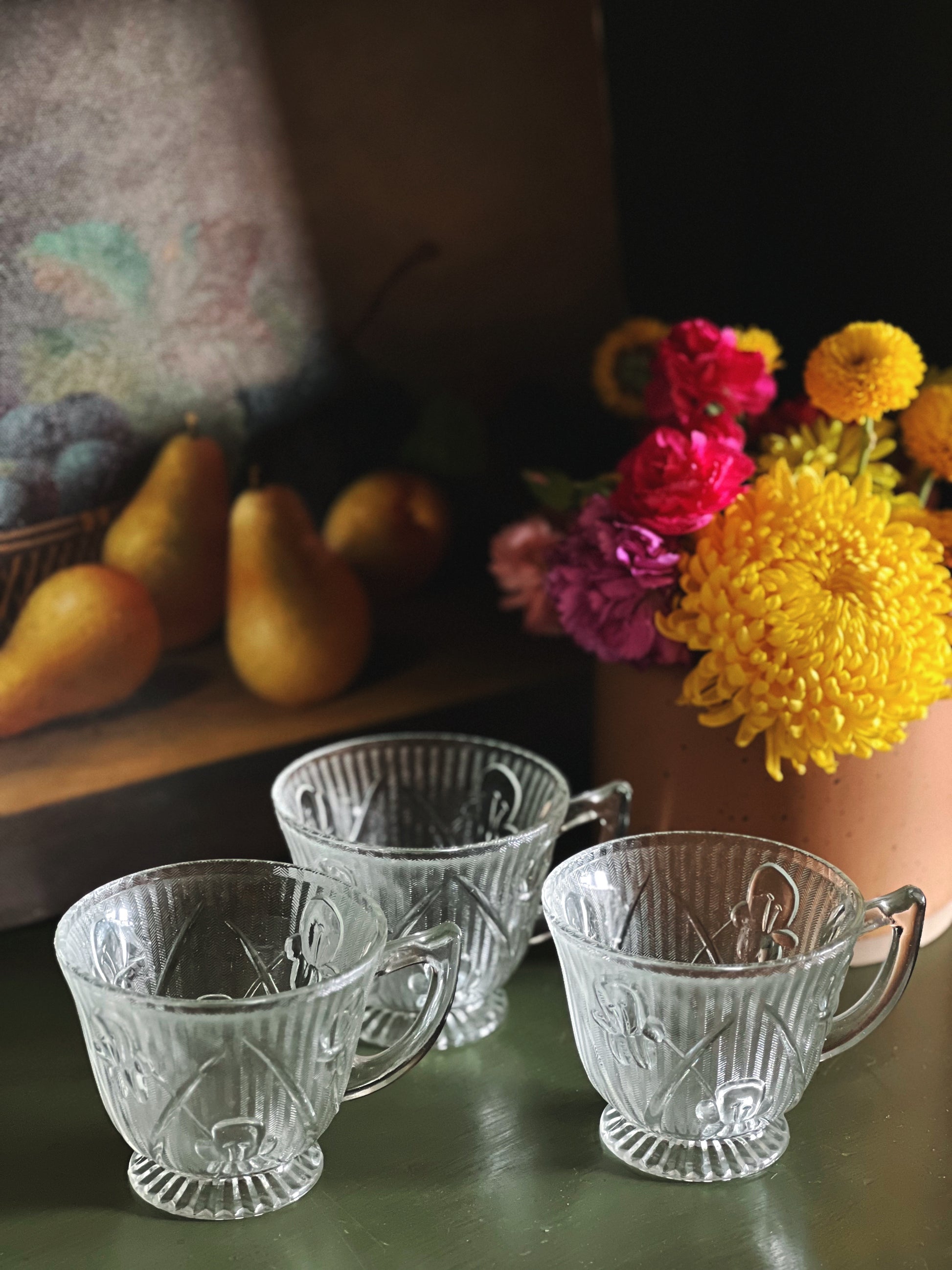 teacups with a frosted floral design