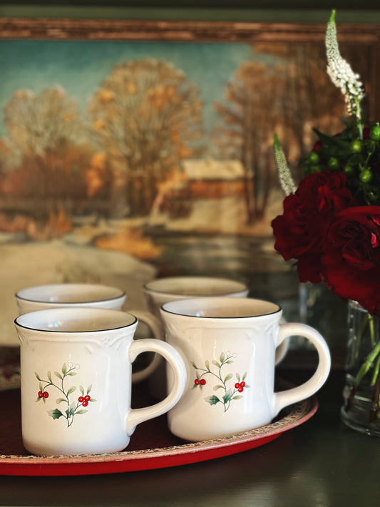 Vintage Set of 4 Pfaltzgraff Winterberry Mugs