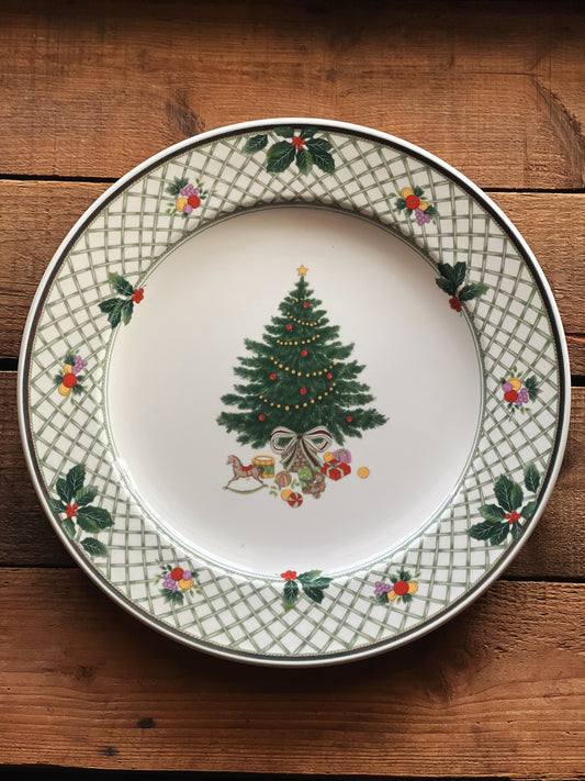 Mikasa Christmas Story dinner plate