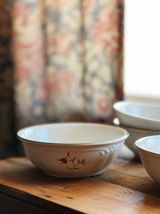 Vintage Pfaltzgraff Set of 4 Winterberry Soup/Cereal Bowls