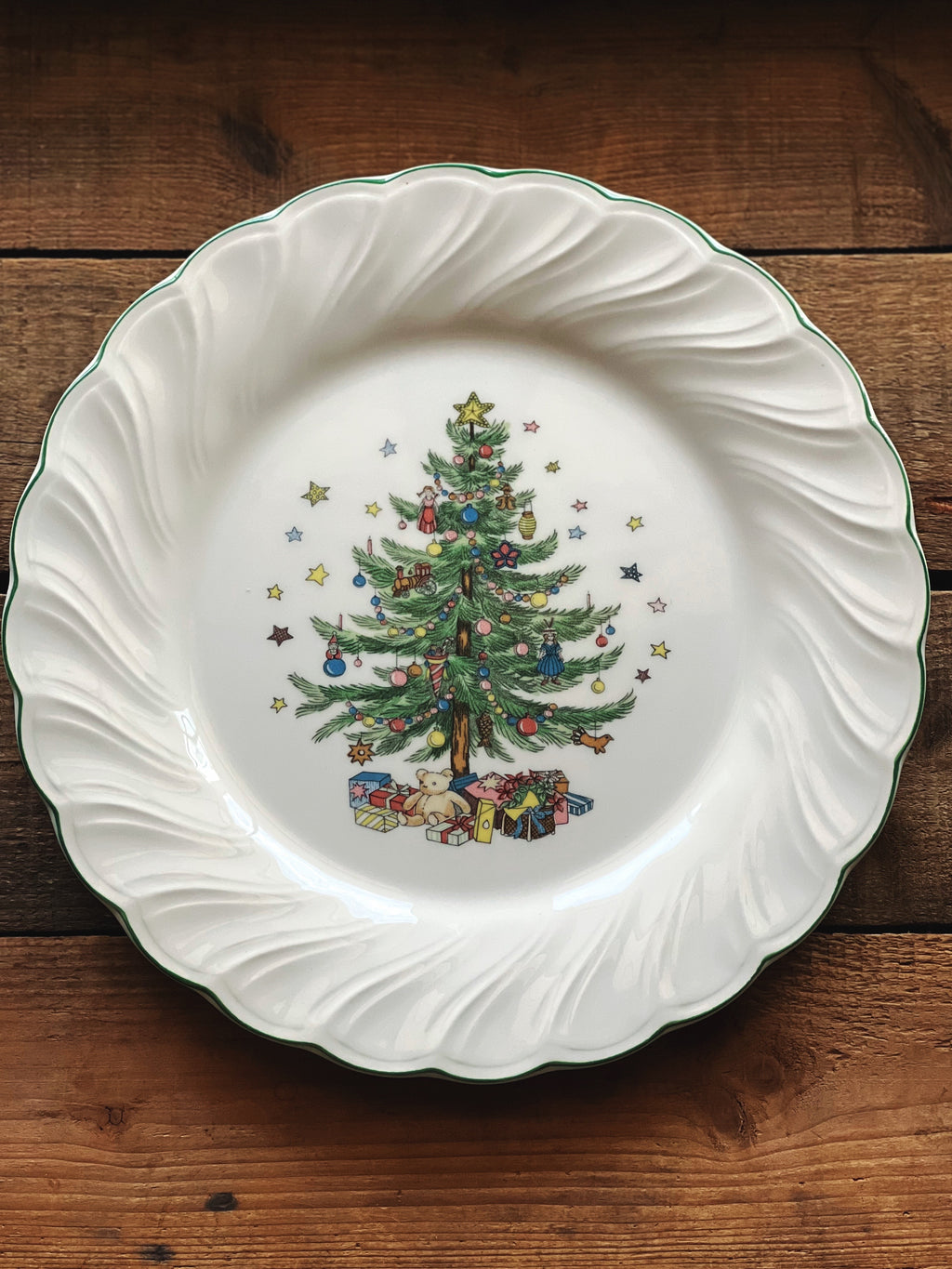 Nikko Happy Holidays Christmas plate