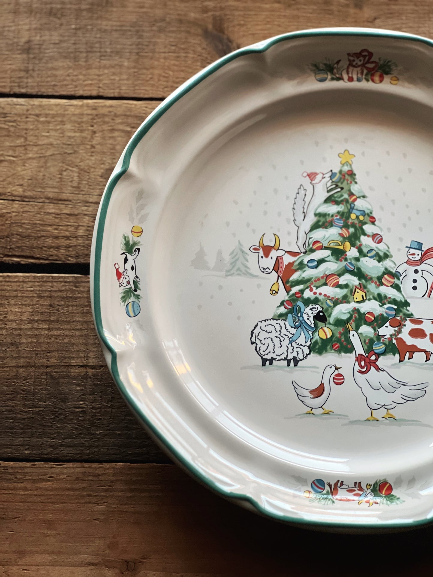 Set of 4 Vintage International Tableworks Country Christmas Dinner Plates