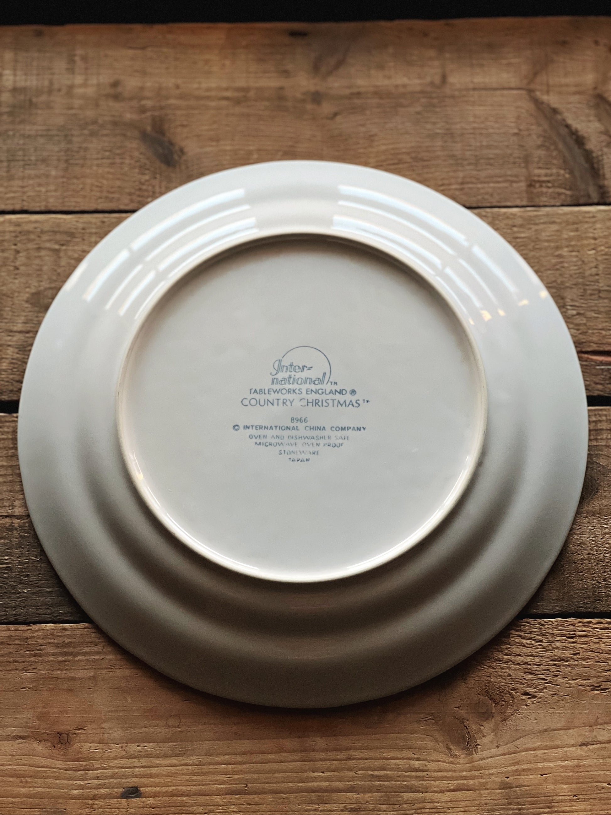 Set of 4 Vintage International Tableworks Country Christmas Dinner Plates