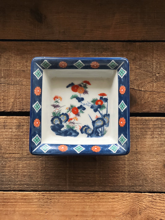 blue red and white square dish