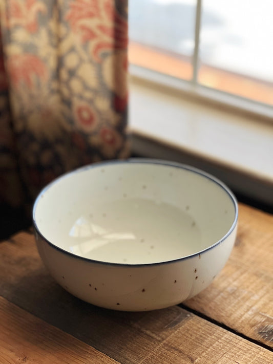 blue rim round vegetable bowl