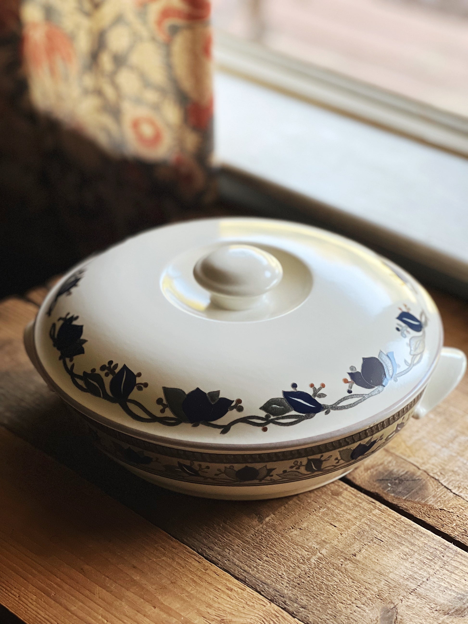Vintage Mikasa Intaglio Arabella 1.5 Quart Covered Casserole
