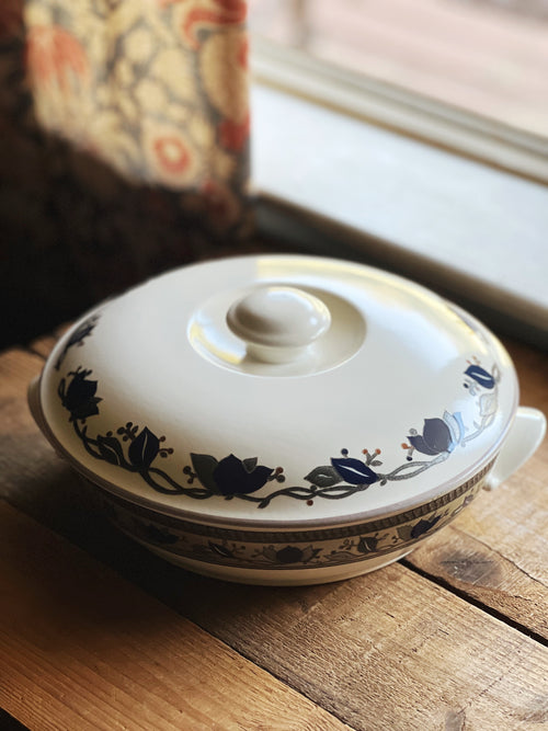 Vintage Mikasa Intaglio Arabella 1.5 Quart Covered Casserole