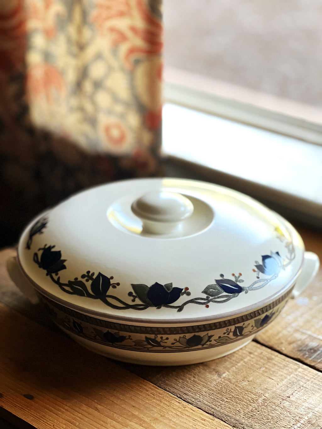 Vintage Mikasa Intaglio Arabella 1.5 Quart Covered Casserole