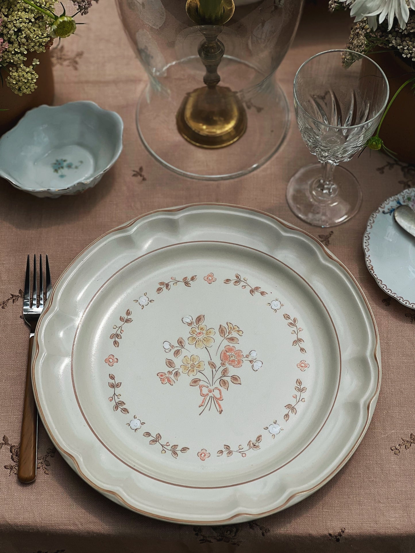 Vintage Set of 4 Cordella Burnet Stoneware Dinner Plates