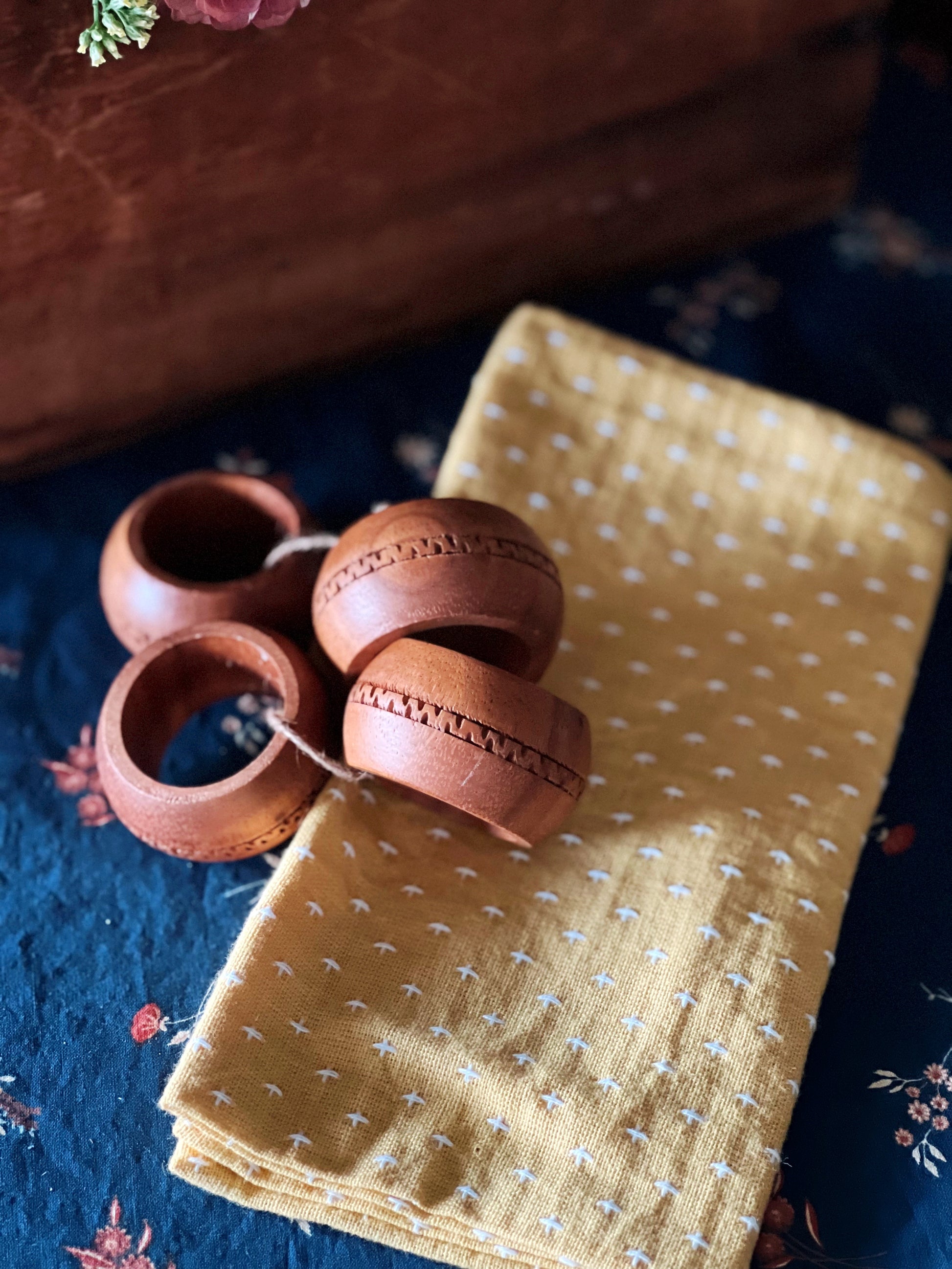 Set of 4 Vintage Carved Wood Napkin Rings – feastvintage