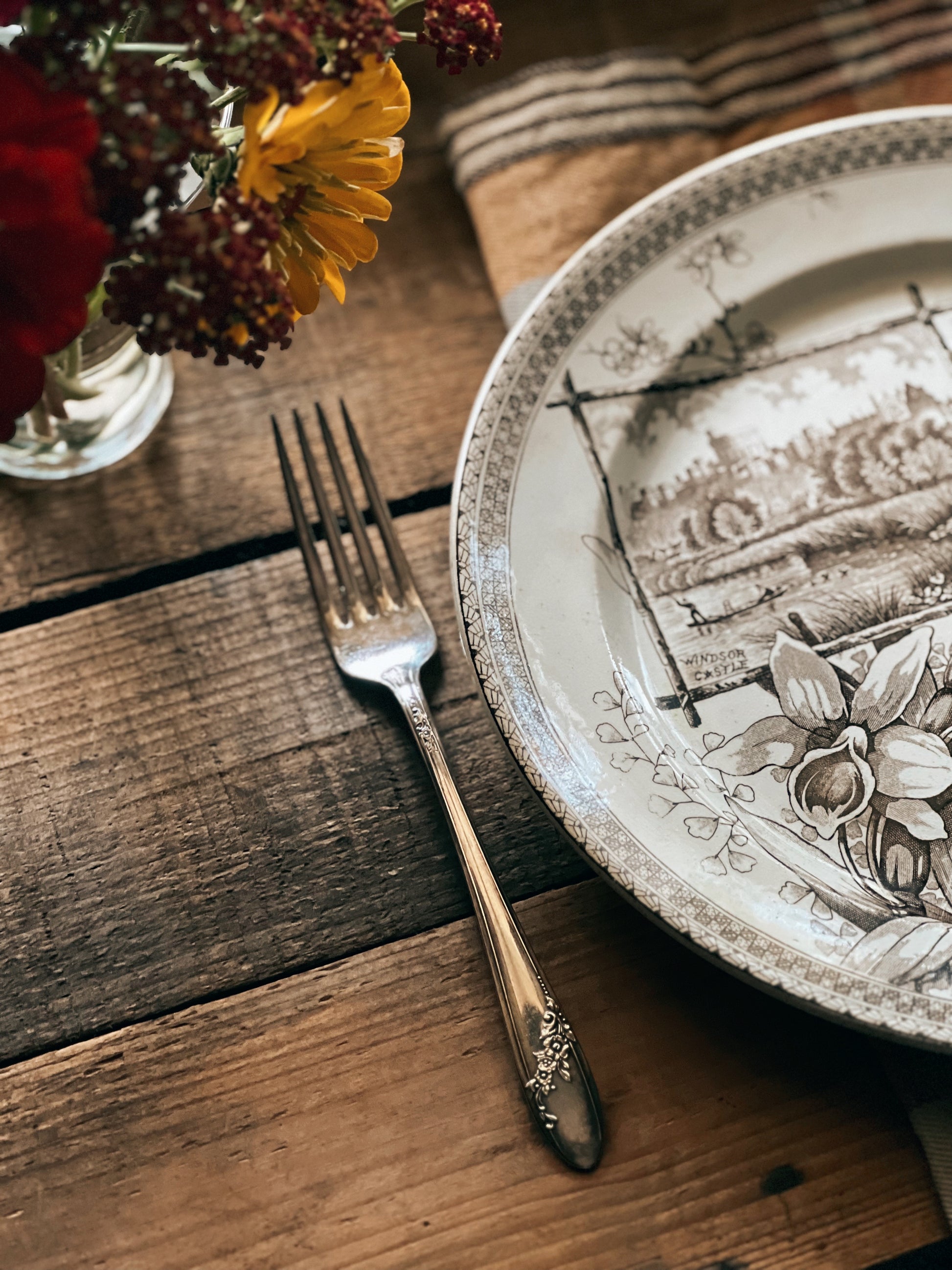 Vintage Oneida Community Tudor Plate Queen Bess II Dinner Fork