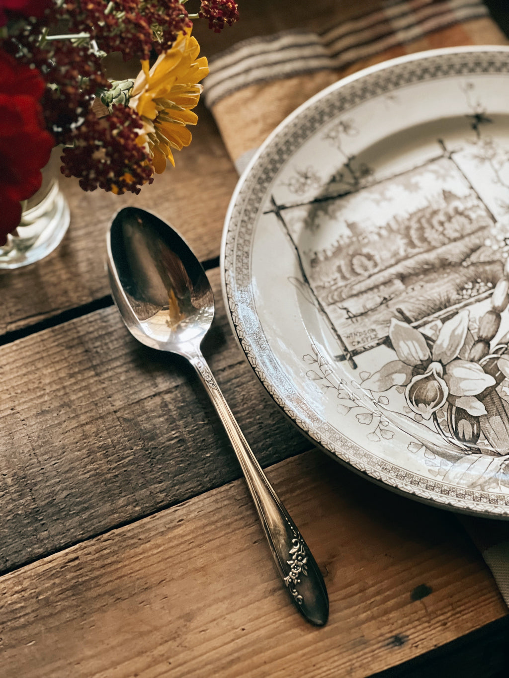 Vintage Oneida Community Tudor Plate Queen Bess II Serving Spoon