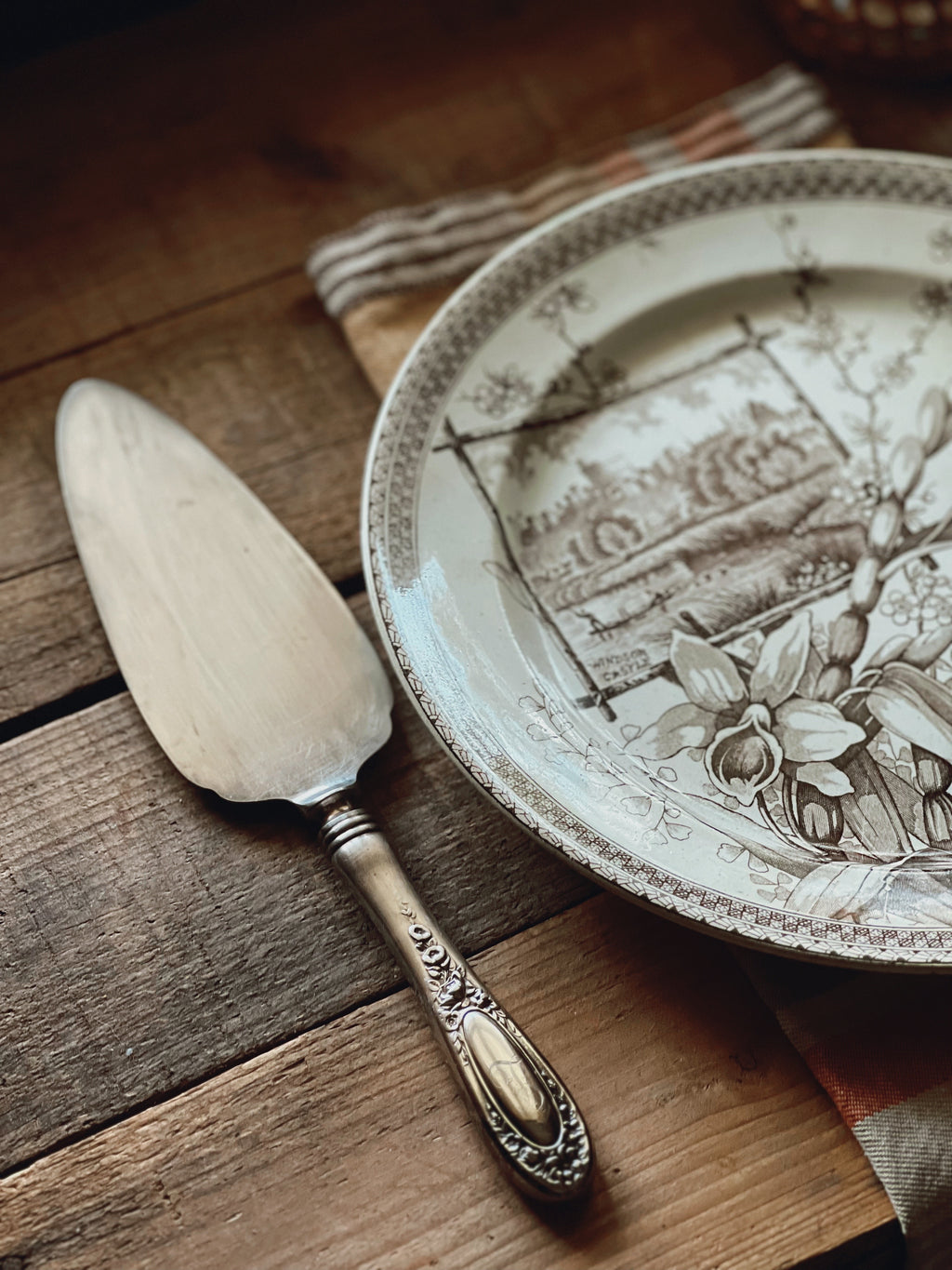 Antique R Wallace Blossom Silverplate Cake Server
