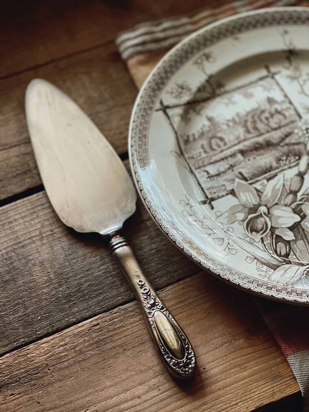 Antique R Wallace Blossom Silverplate Cake Server