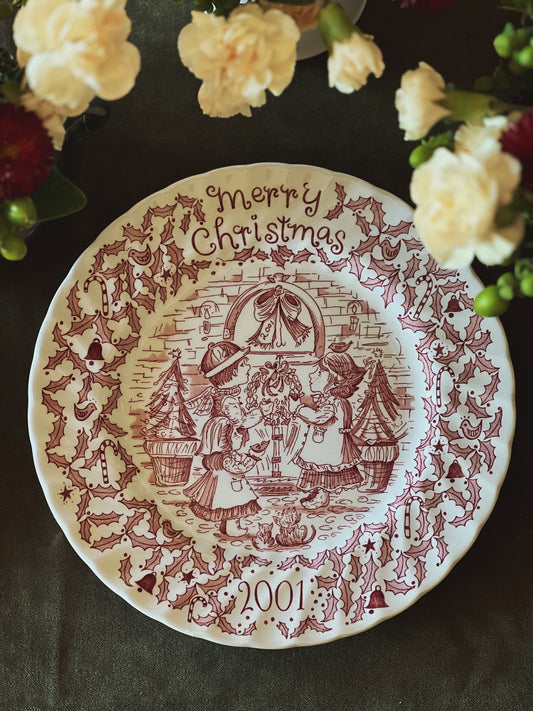 Vintage Royal Crownford England Norma Sherman 2001 Christmas Plate