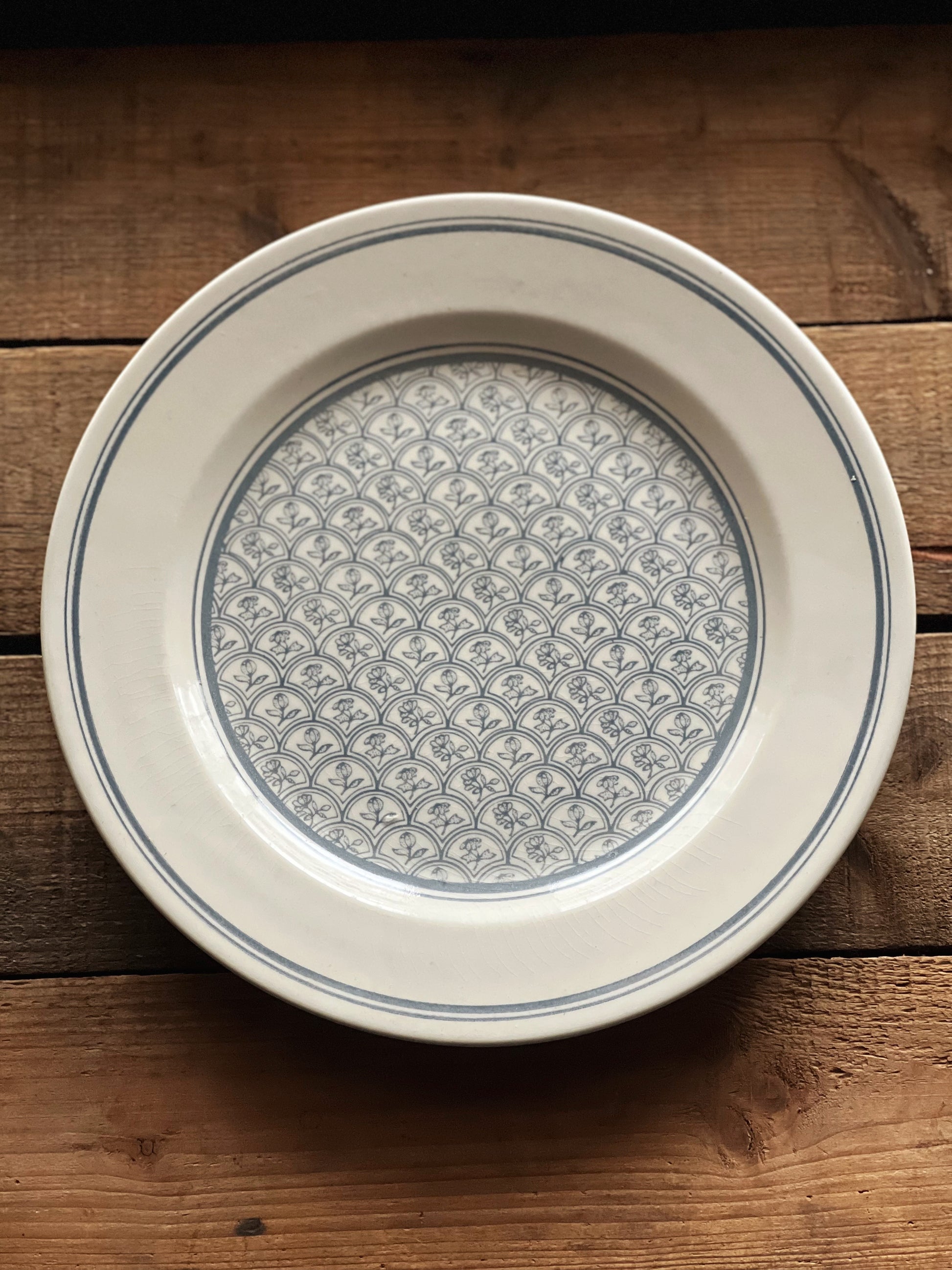 blue floral pattern dinner plate