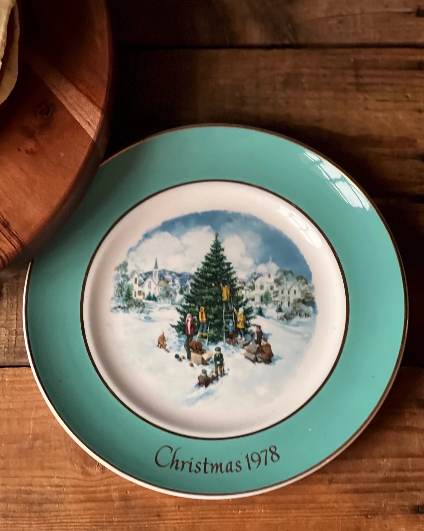 Vintage Enoch Wedgwood for Avon Christmas Plate 1978