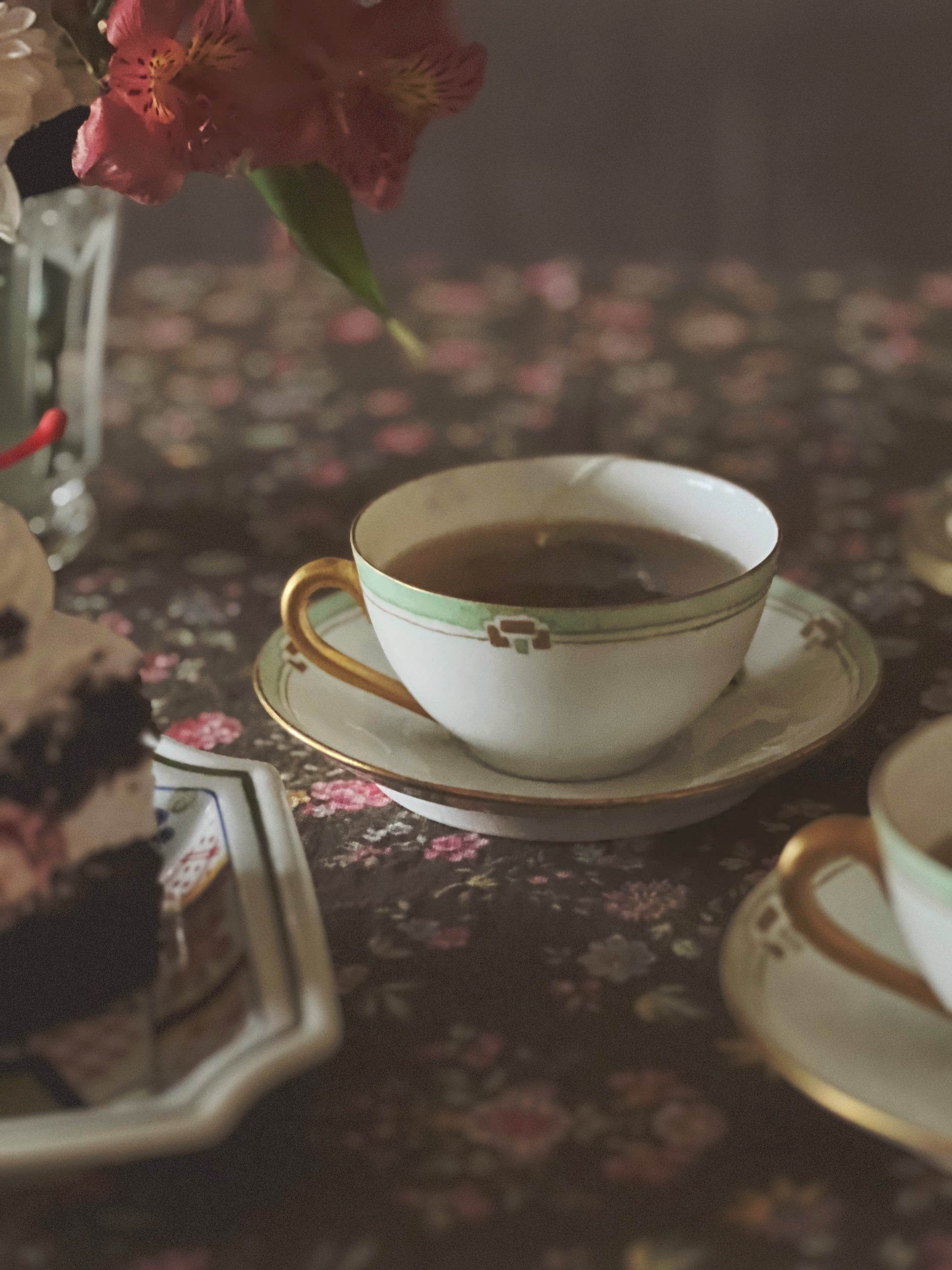 Vintage Pair of Bone China Art Deco Design Teacup & Saucer Sets