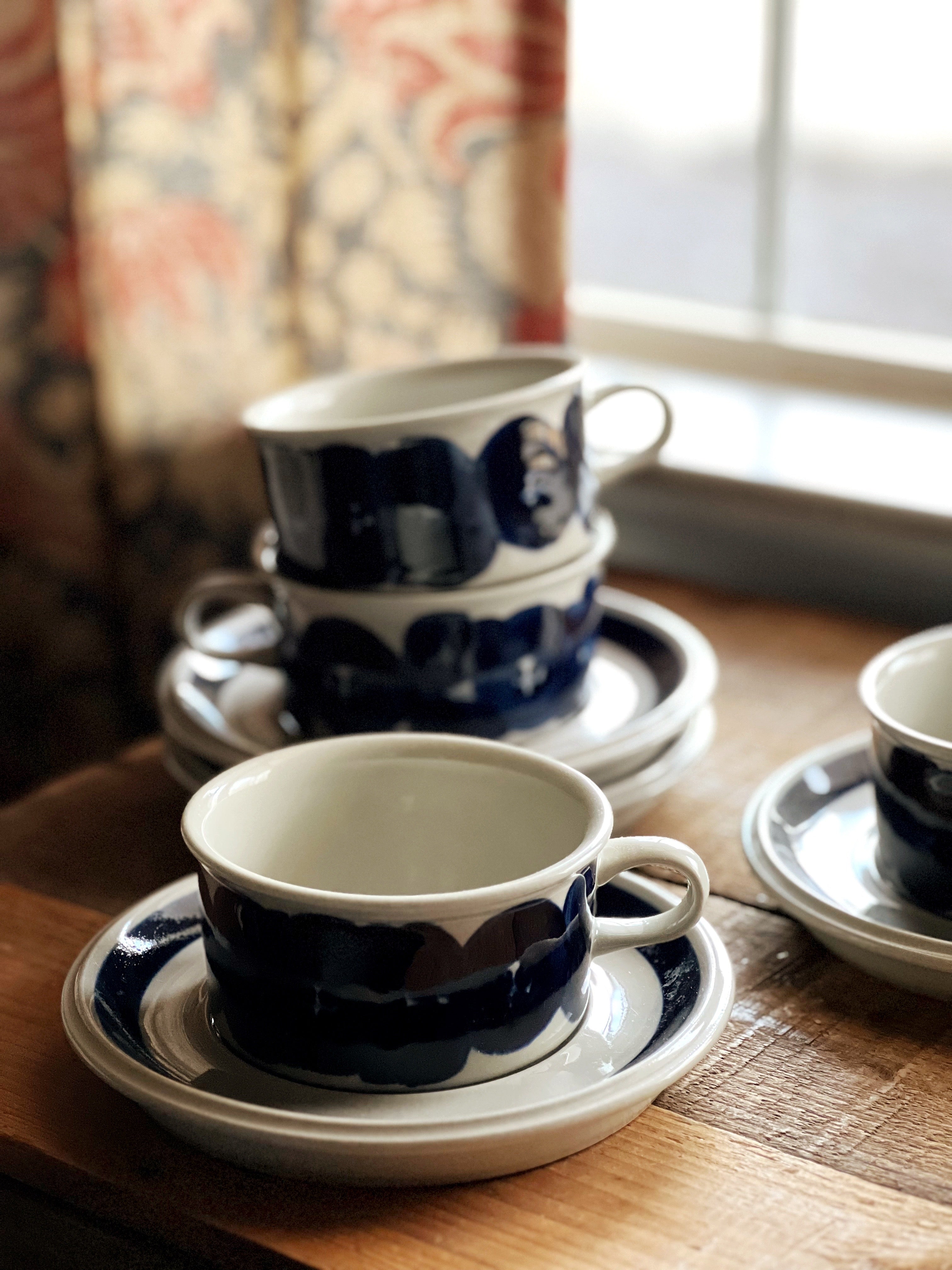 ARABIA FINLAND食器セット Vintage Arabia of Finland Anemone Blue Flat Cup & Saucer Set