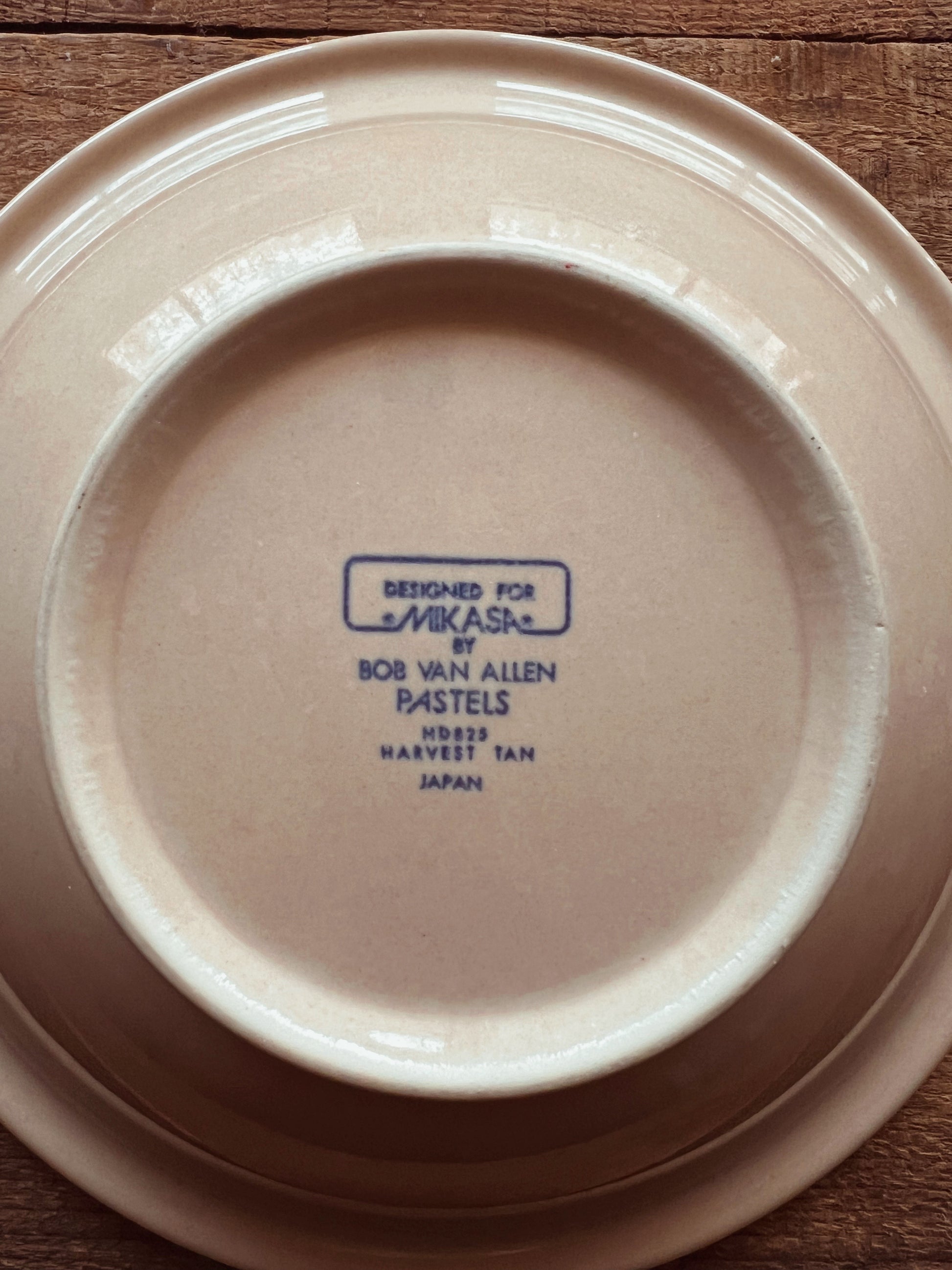 Vintage Set of 4 Mikasa Harvest Tan Soup Bowl By Bob Van Allen