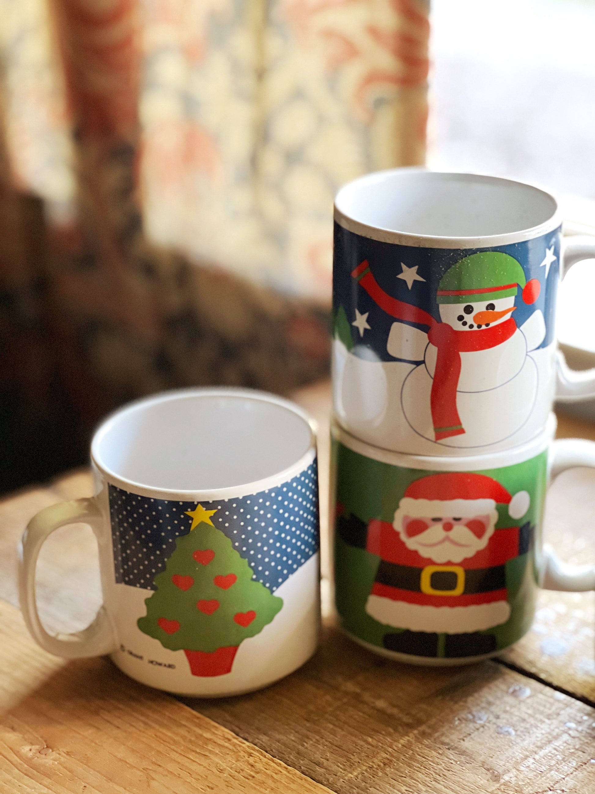 Vintage Set of 4 Mix and Match Grant Howard Christmas Mugs
