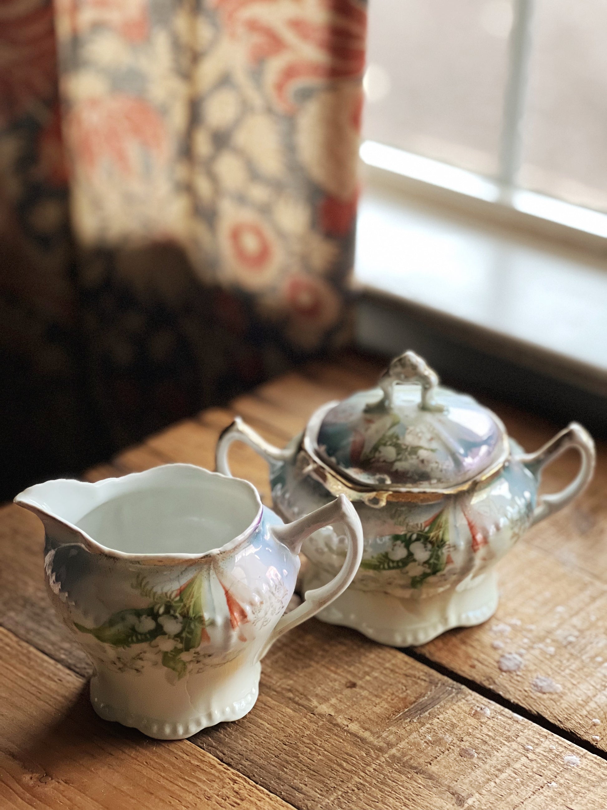 lustreware sugar bowl and creamer set