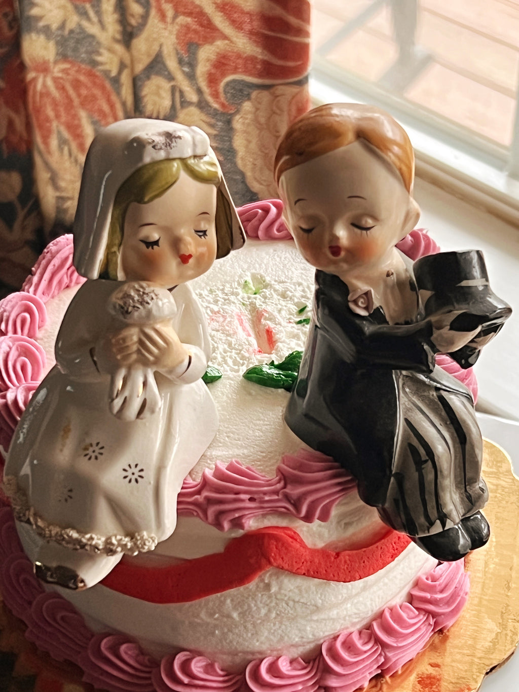 Vintage Seated Bride and Groom Cake Topper