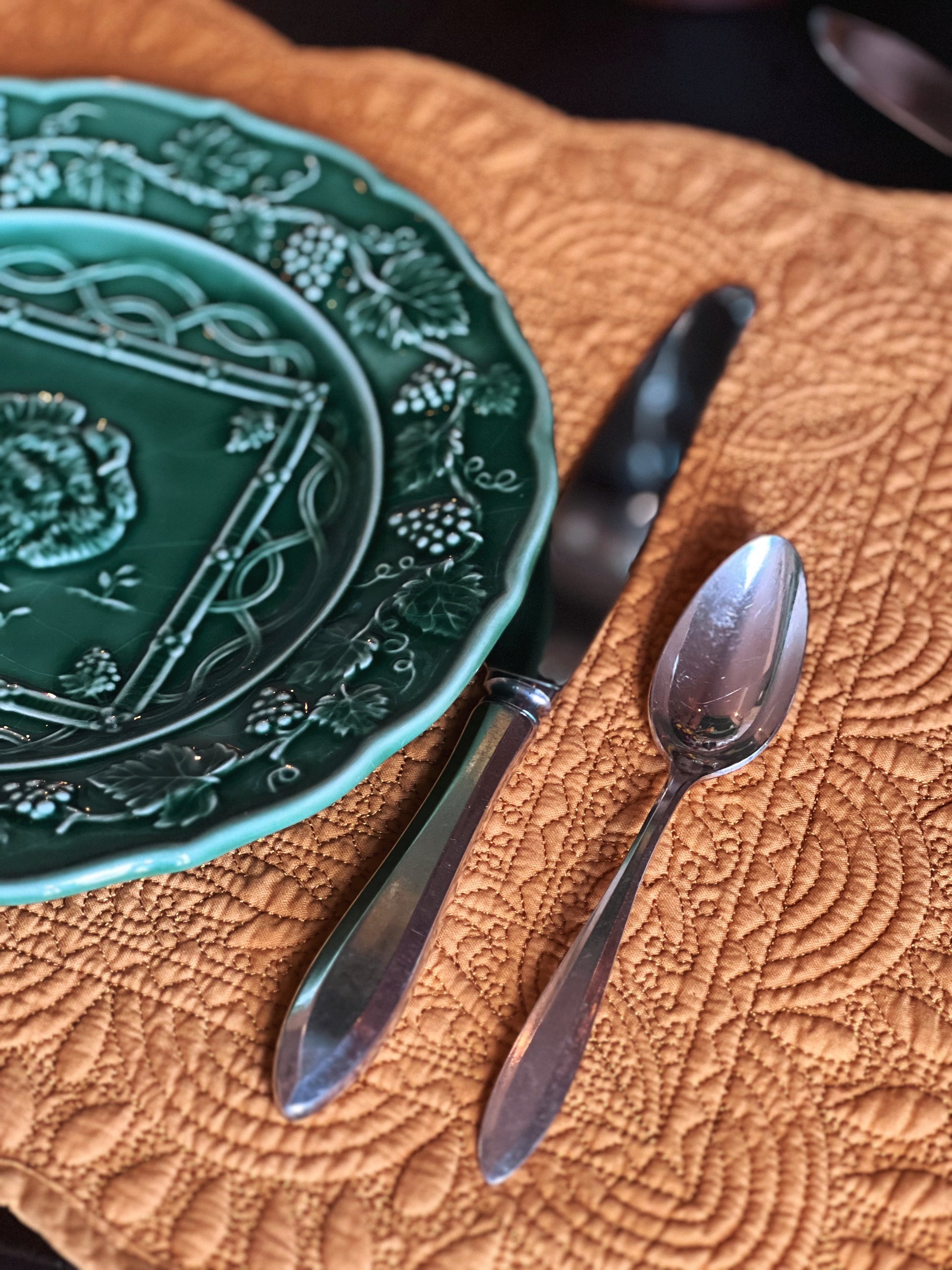 Antique Oneida Community Plate Patrician 34 Piece Flatware Set