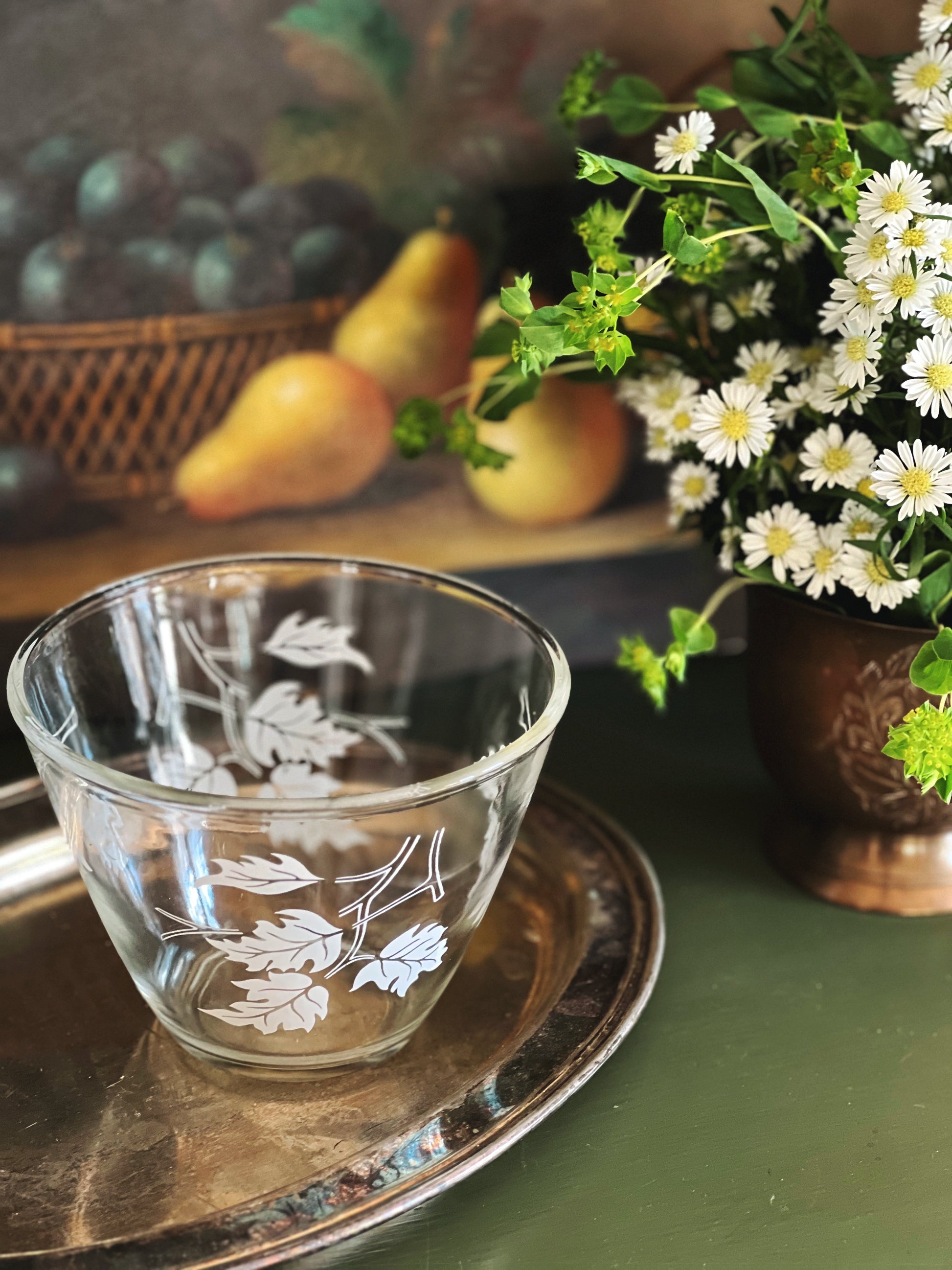 small clear ice bucket with a white leaf design