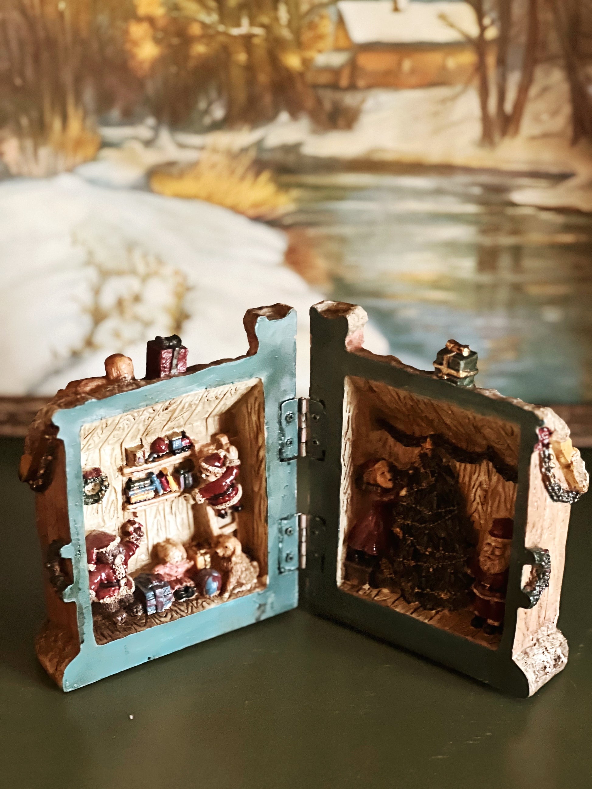 Vintage Santa's Collection Resin Hinged House