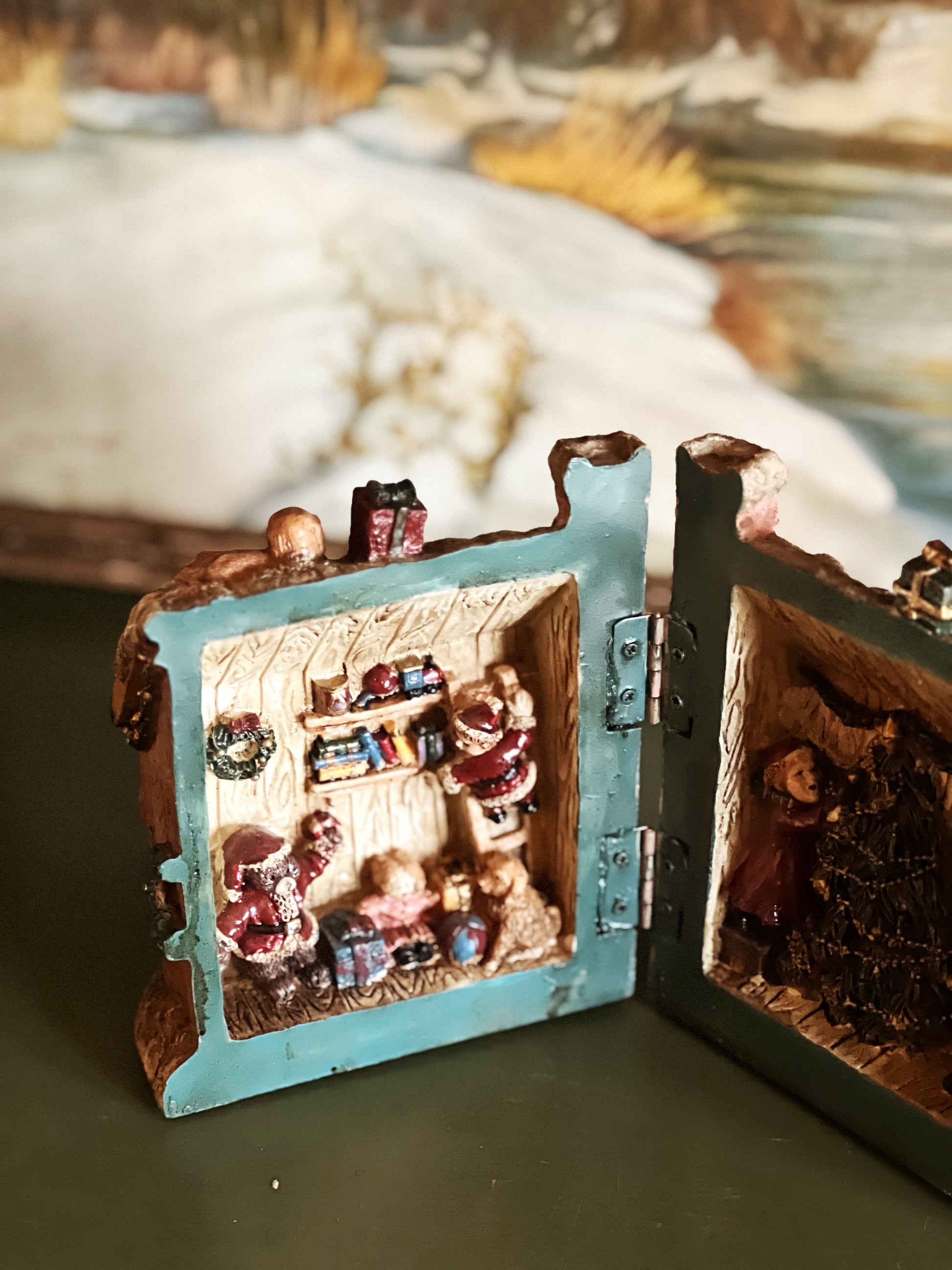 Vintage Santa's Collection Resin Hinged House