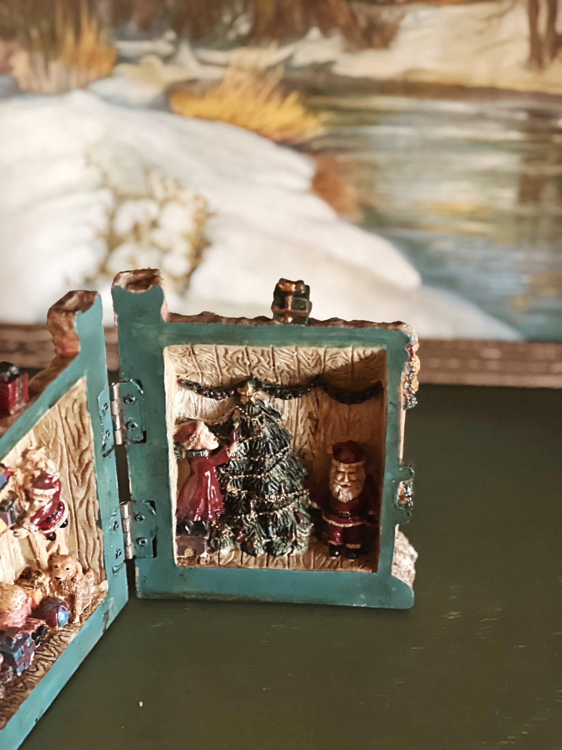 Vintage Santa's Collection Resin Hinged House