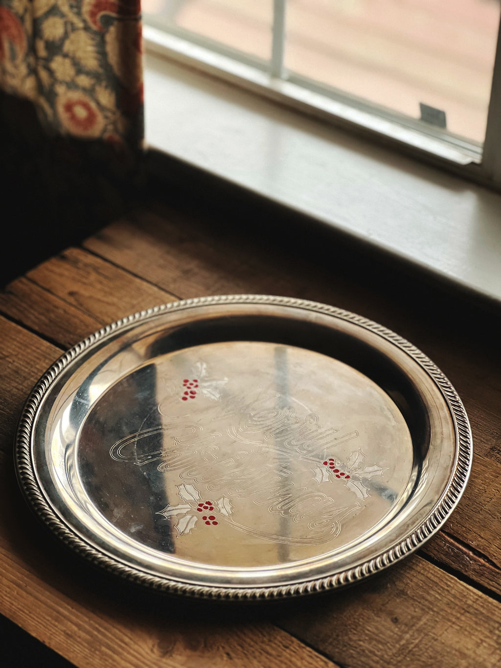 Vintage International Silver Round Merry Christmas Silver Serving Tray