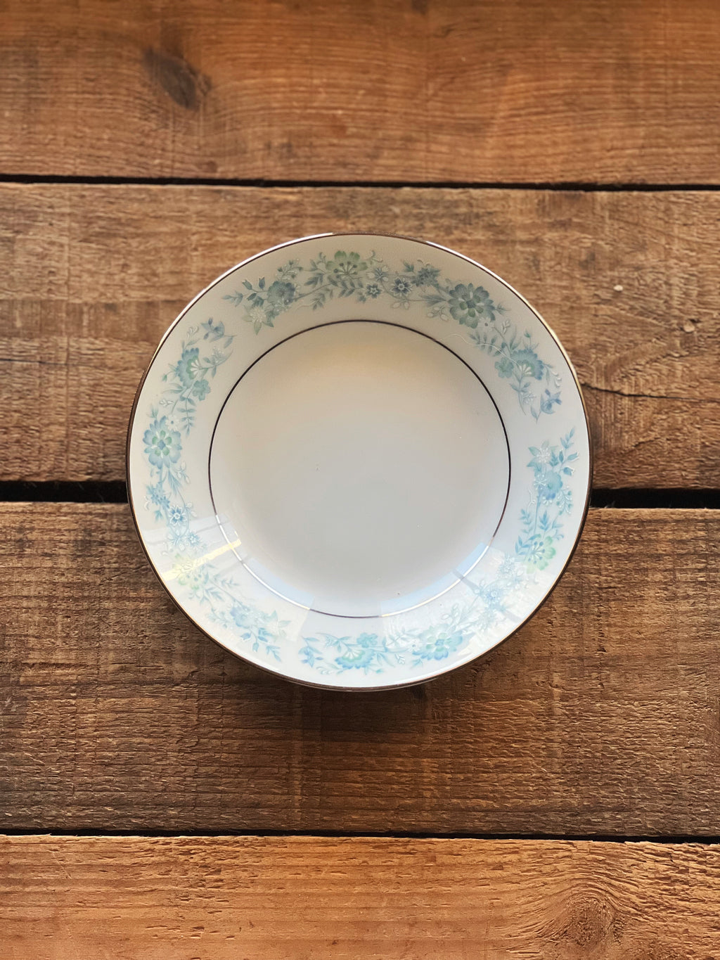 top view of Noritake Milford berry bowl showing floral rim pattern