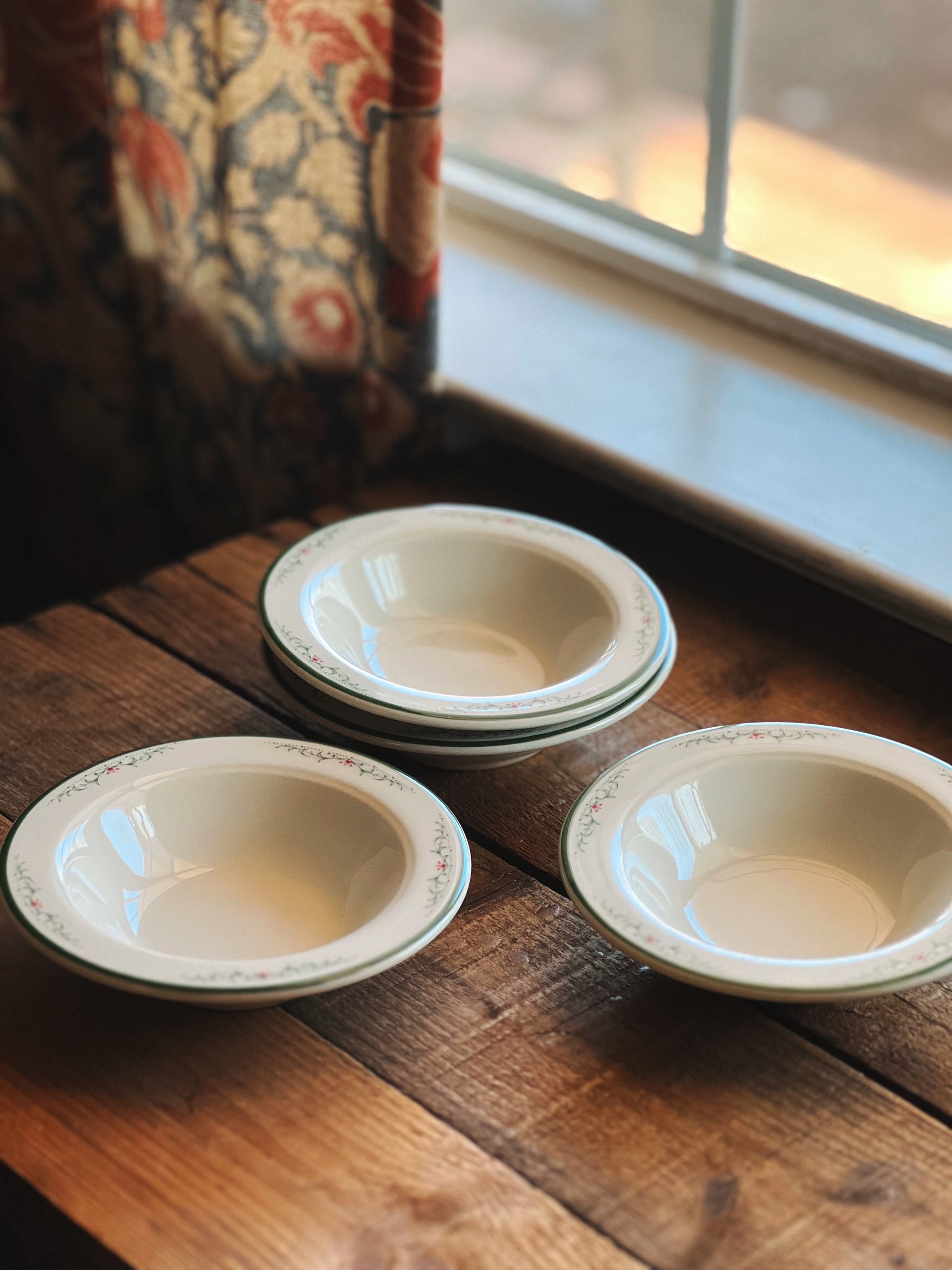 Vintage Set of 4 Homer Laughlin Seville Floral Berry Bowls