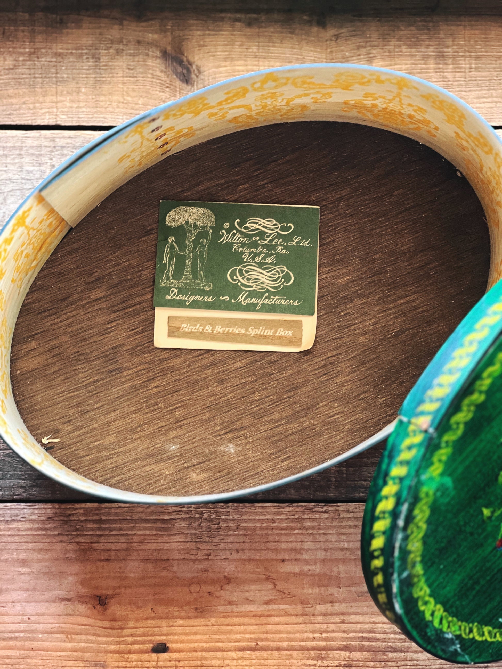 Vintage Wilton & Lee Reproduction Shaker Splint Box