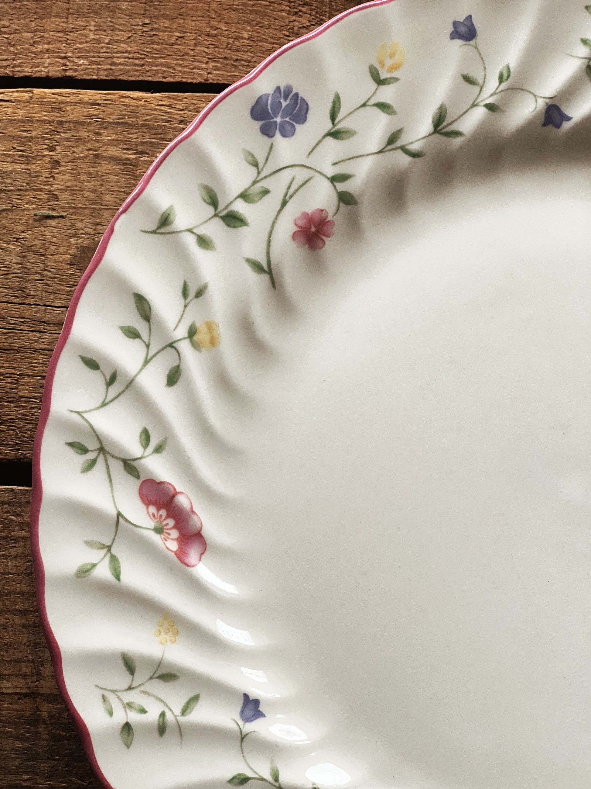 Vintage Johnson Brothers Summer Chintz Dinner Plate