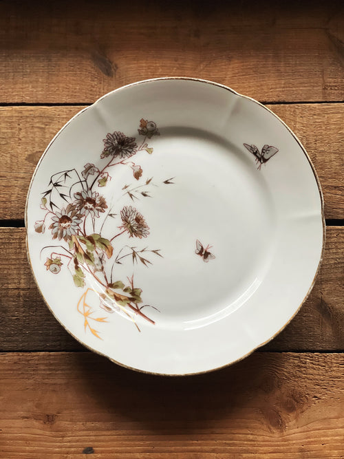 gray and green transferware dinner plate