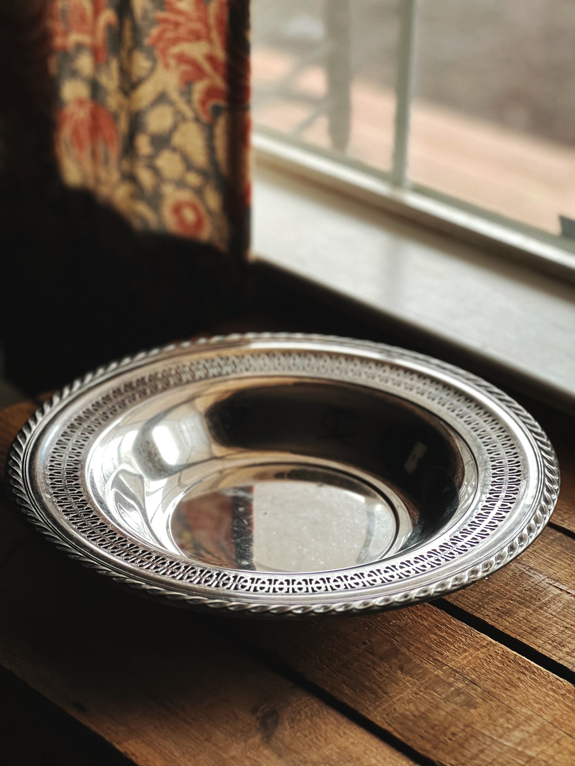 Vintage Wm Rogers 4135 Round Silver Serving Bowl