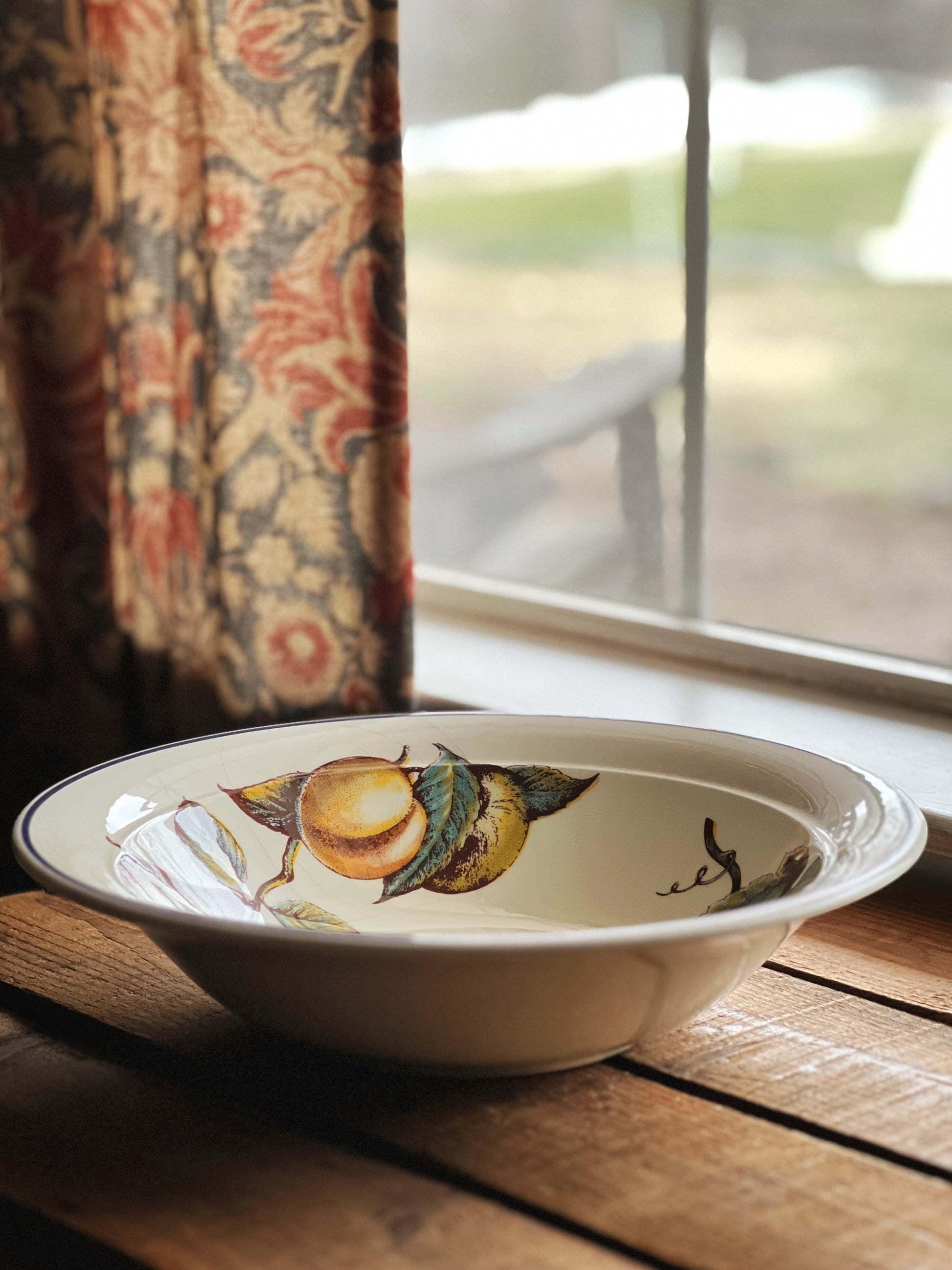 Vintage Pier 1 Macintosh Pasta Serving Bowl