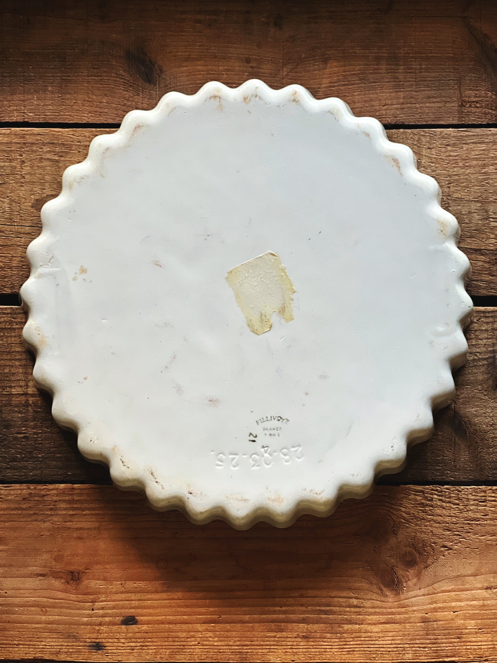 Back of white porcelain tart pan showing base and condition
