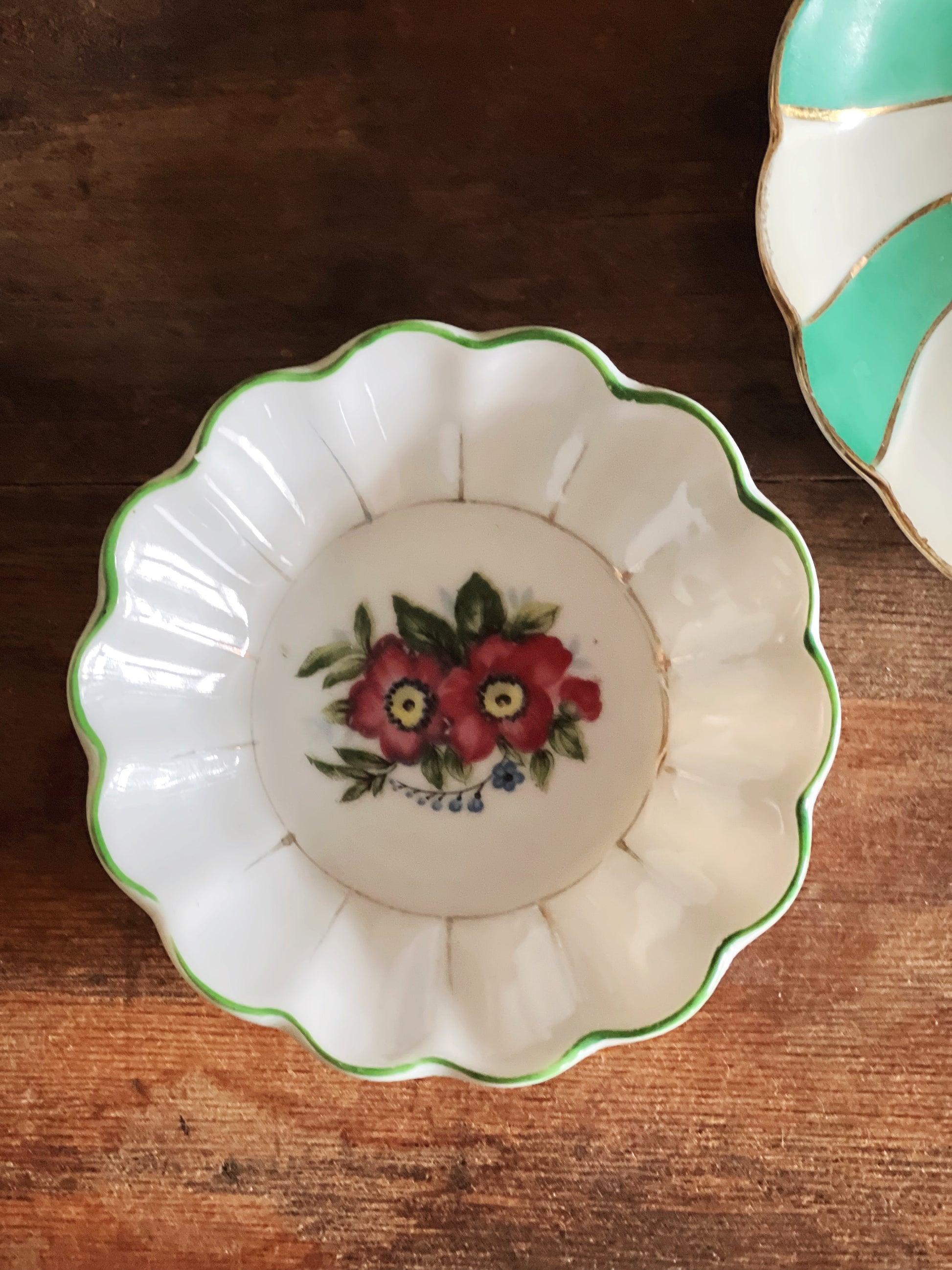 floral japan dish with detailed center design